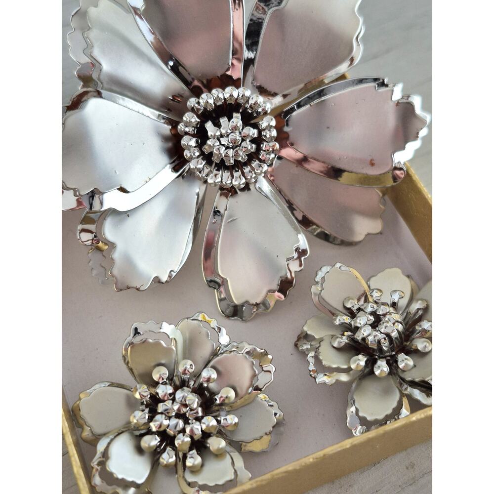 Vintage Silver Matte and Shiny Metal Flower Brooch and Earring Set
